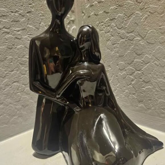 Ceramic Statue Royal Haeger Style Man Holding Woman - Picture 1 of 7